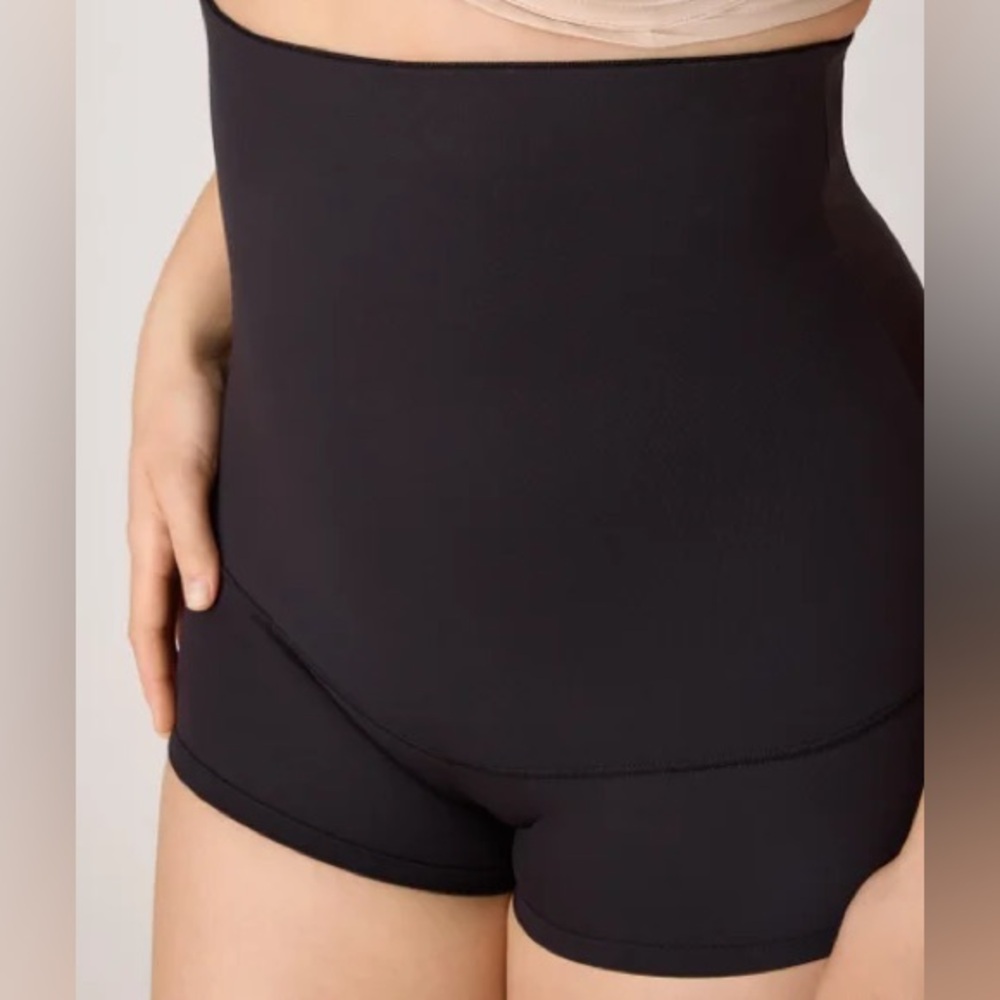 MAIDENFORM | Black High Waist Boy Short Shapewear